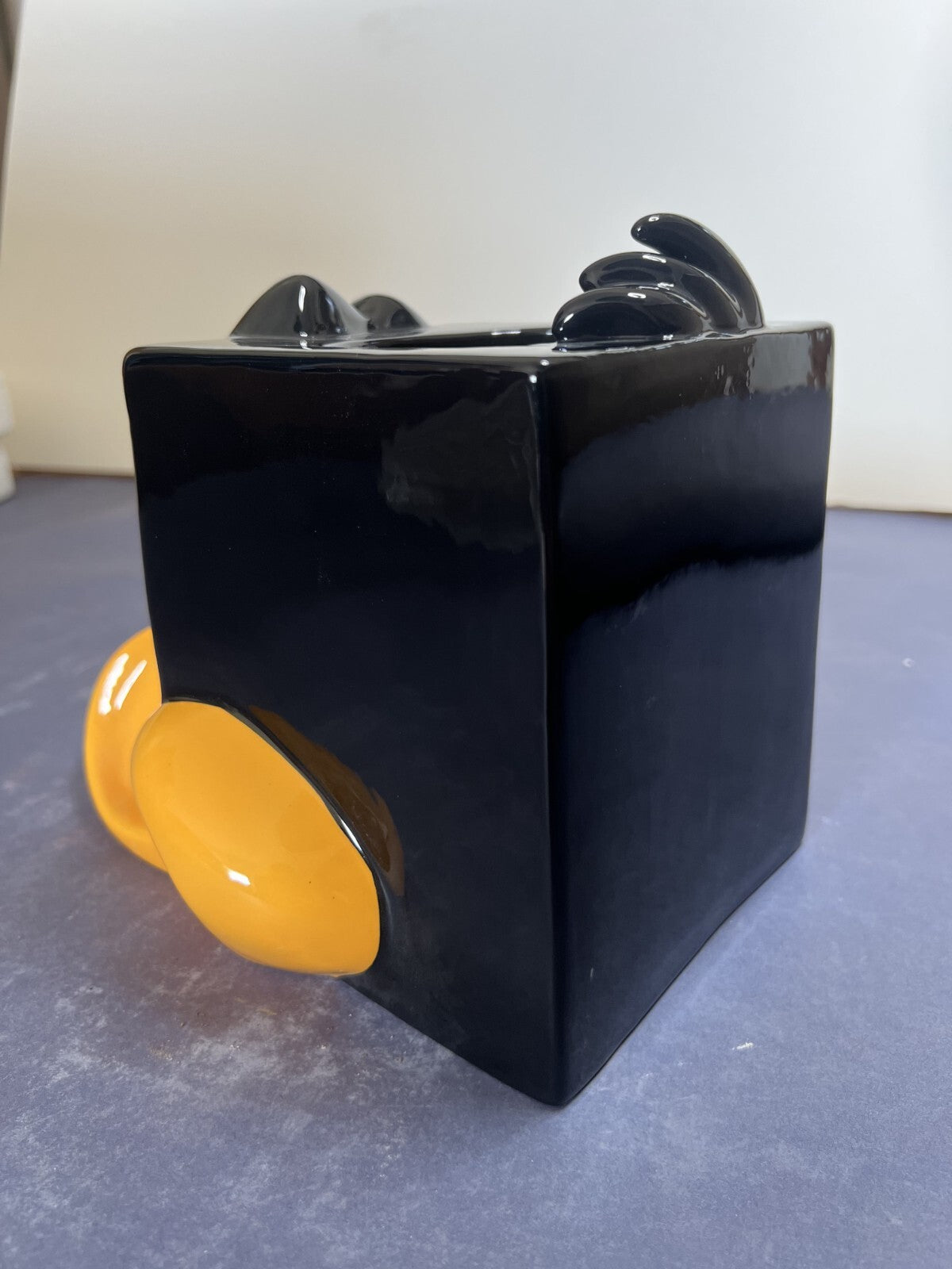 VINTAGE 1997 DAFFY DUCK Warner Bros Ceramic Kleenex Tissue Box Holder RARE NIB