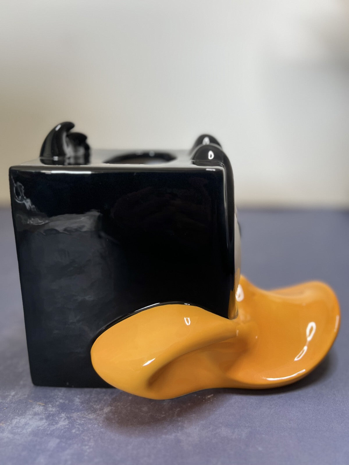 VINTAGE 1997 DAFFY DUCK Warner Bros Ceramic Kleenex Tissue Box Holder RARE NIB
