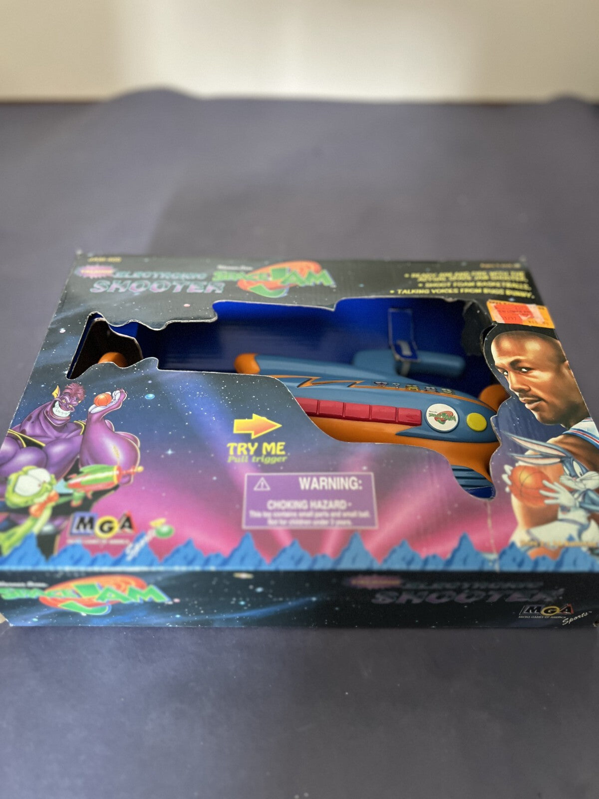 SPACE JAM 1996 TALKING ELECTRONIC SHOOTER – Michael Jordan Bugs Bunny Shoots NIB