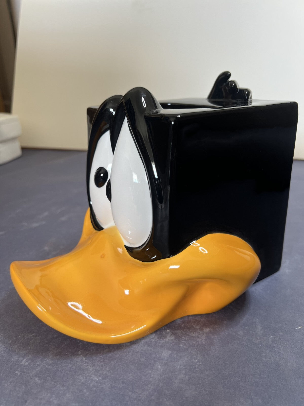 VINTAGE 1997 DAFFY DUCK Warner Bros Ceramic Kleenex Tissue Box Holder RARE NIB