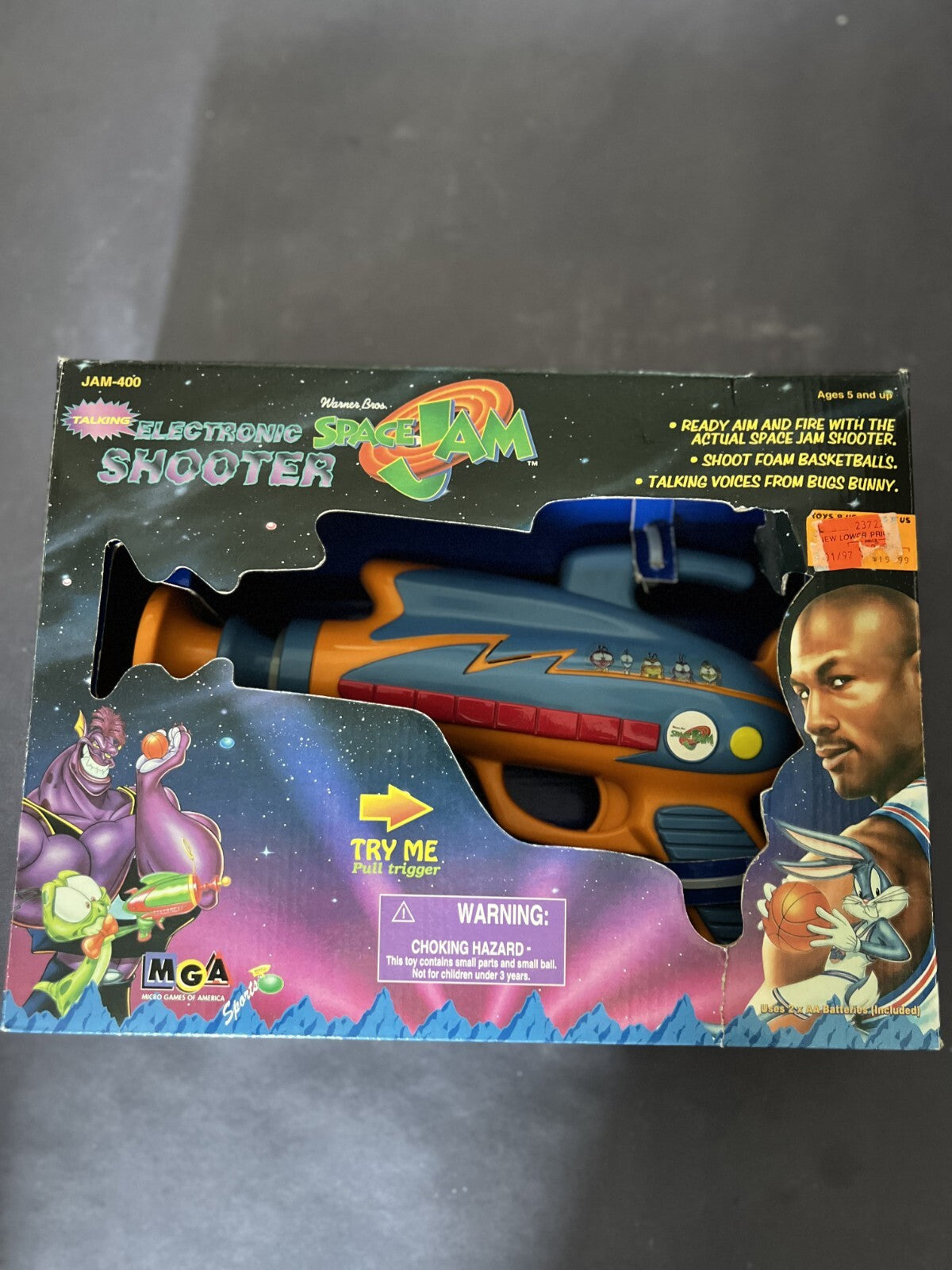 SPACE JAM 1996 TALKING ELECTRONIC SHOOTER – Michael Jordan Bugs Bunny Shoots NIB