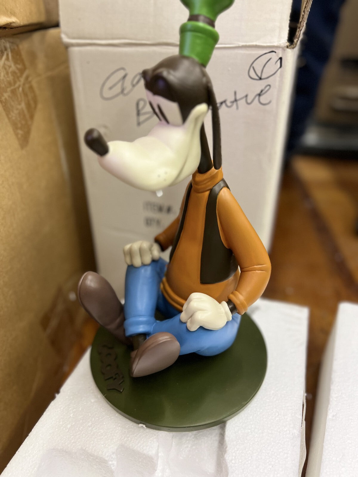 Vintage DISNEY LARGE GOOFY BIG FIG SEATED FIGURINE GARDEN STATUE 13 1/2" NIB