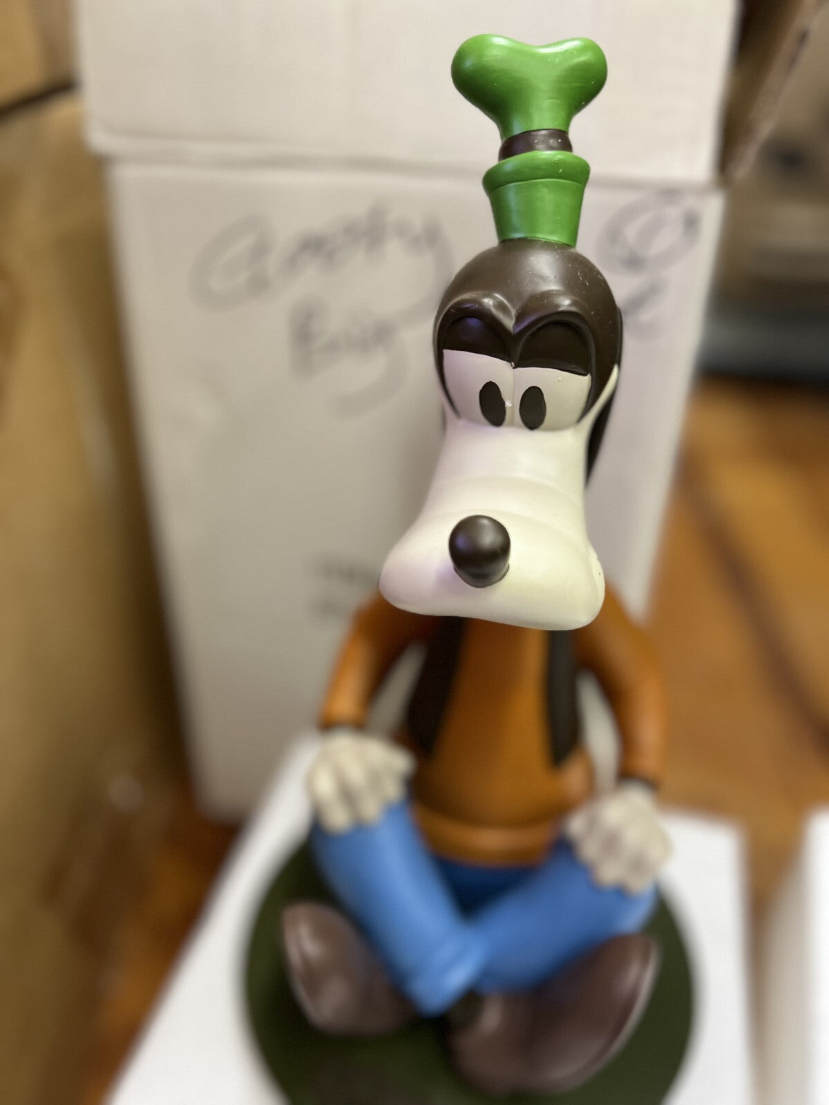 Vintage DISNEY LARGE GOOFY BIG FIG SEATED FIGURINE GARDEN STATUE 13 1/2" NIB