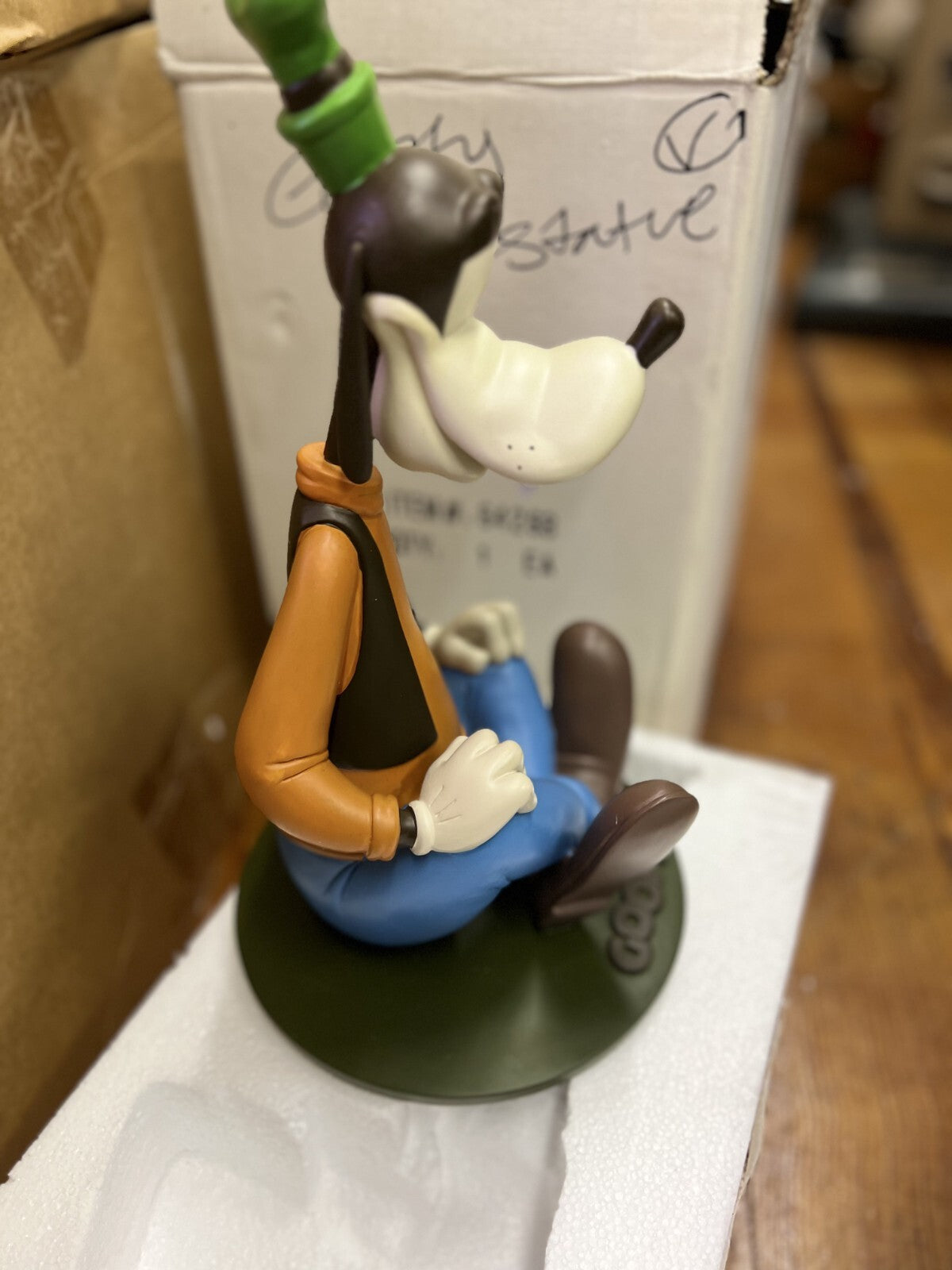 Vintage DISNEY LARGE GOOFY BIG FIG SEATED FIGURINE GARDEN STATUE 13 1/2" NIB