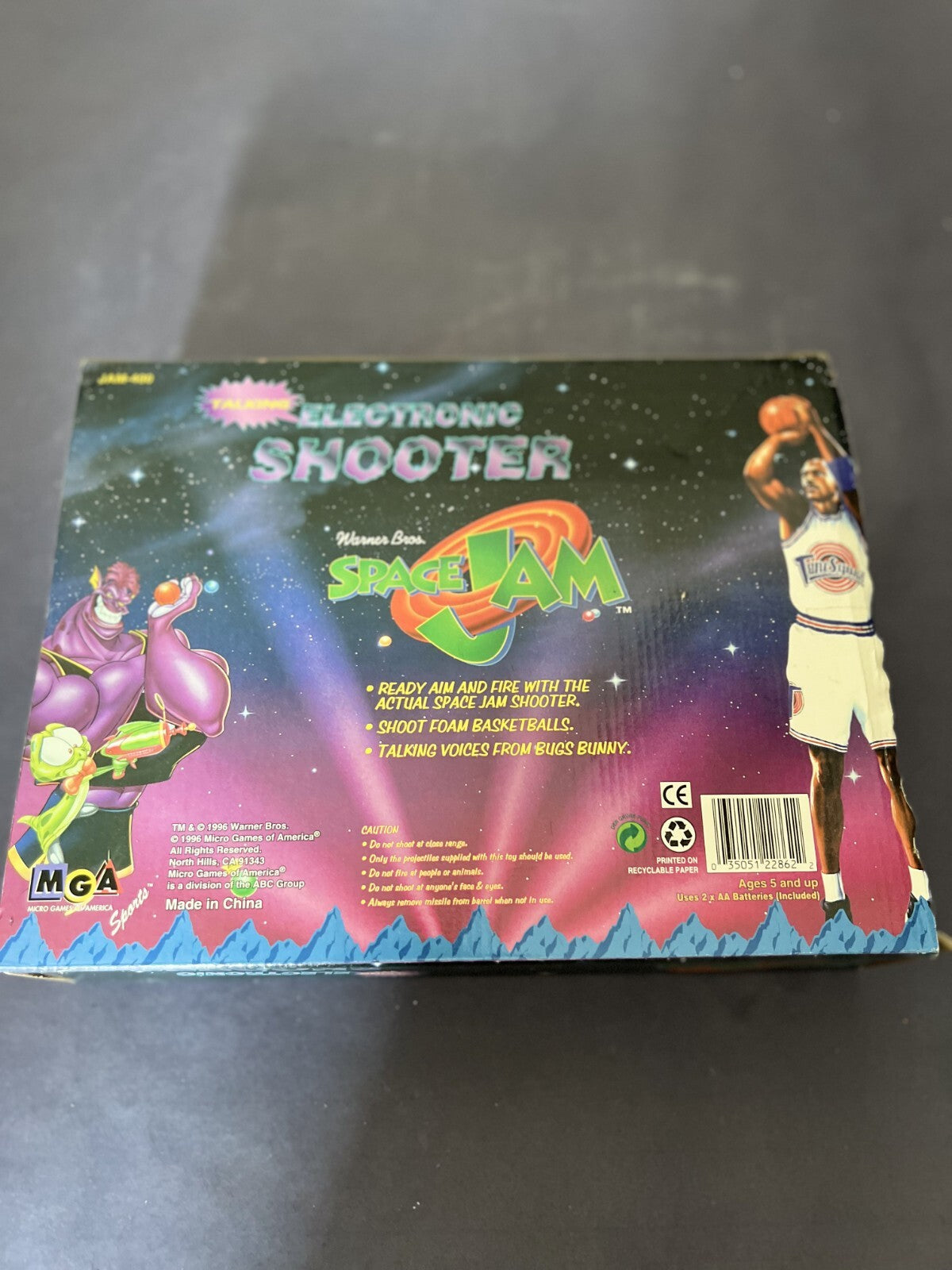 SPACE JAM 1996 TALKING ELECTRONIC SHOOTER – Michael Jordan Bugs Bunny Shoots NIB