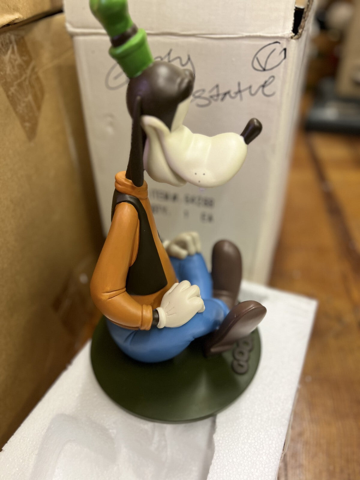 Vintage DISNEY LARGE GOOFY BIG FIG SEATED  FIGURINE GARDEN STATUE 13 1/2" NIB