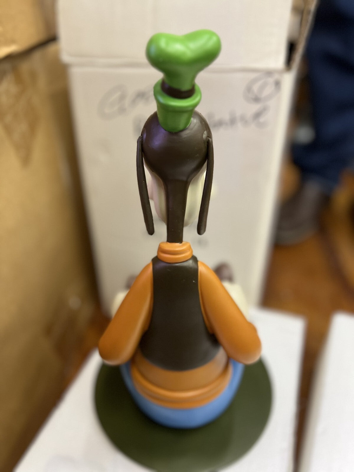 Vintage DISNEY LARGE GOOFY BIG FIG SEATED  FIGURINE GARDEN STATUE 13 1/2" NIB